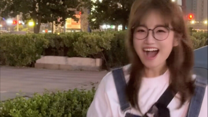 Cerahnya matahari tak bisa menghentikan perjalanan kebebasanku yang bergerak lambat.