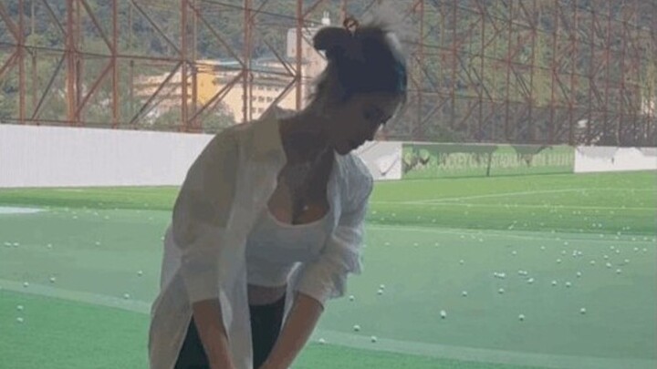 Kuo Peiwen Juliana Kenakan Kaos Putih Ketat untuk Main Golf, Netizen: Nice Hit!