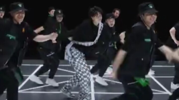 【Wang Yibo】Pertunjukan spektakuler sang kapten tim Just Dance telah tiba! Gaya manis dan alami ini b