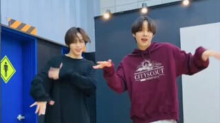 NCT Jungwoo & Shotaro tiktok video update, this dance is so exciting! Who doesn’t love a boy who can
