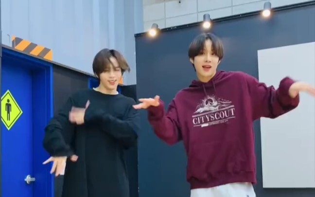 NCT Jungwoo & Shotaro tiktok video update, this dance is so exciting! Who doesn’t love a boy who can