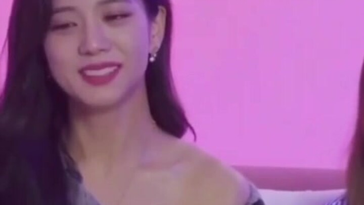 After four years since her debut, this is the only time we’ve ever seen tears in Jennie Kim’s eyes. 