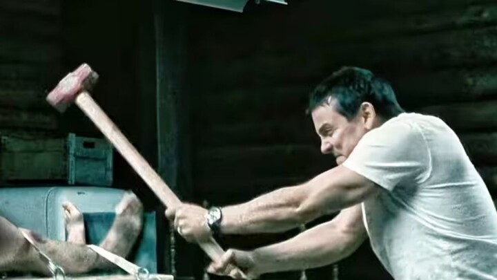 ลูกสาววัย 8 ขวบถูกดูหมิ่น ผู้เป็นพ่อคว้าค้อนขนาดใหญ่ทุบกระแทกจนเข่าของฆาตกรแหลกเหลว พ่อยังใช้ความรุน