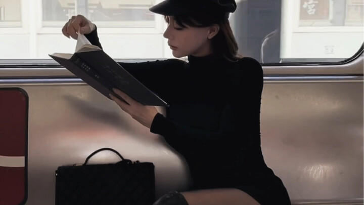 What would you do if you encountered this kind of mature woman on the subway?