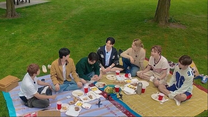 동심소풍 생각해 볼게 l BTS in Toronto EP.1 - BANGTANTV (1080p, h264)