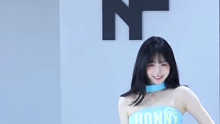 Aku ingin menjadi gadis seksi hari ini