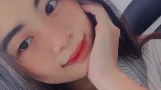 Hii kenalin aku elisabeth, jangan lupa buat join live aku yaa!!