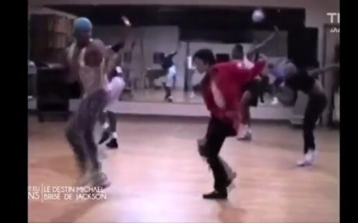 วิดีโอฝึกซ้อมอันล้ำค่าของไมเคิล แจ็กสัน ขณะฝึกซ้อมเพลง “Black or White”!