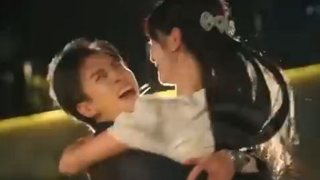 Seorang gadis dipenjara demi pacarnya,tapi saat bebas,ia melihat pacarnya bertunangan