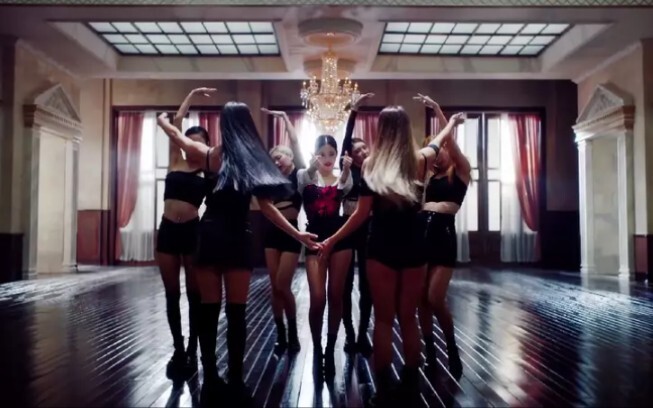 أول فيديو رقص متعدد الأشخاص