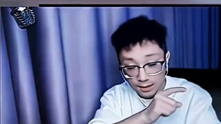 Bố đúng. Bố đánh con. Một trận lớn một trận lớn trên con đường nhỏ