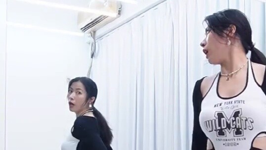 "Suỵt" nụ hôn cuộc sống hướng dẫn siêu chi tiết; động tác nắm tay đầu tiên rất kinh điển nhưng nhiều