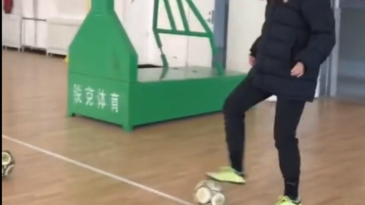 Có dáng dấp của một giáo viên thể dục nhỉ