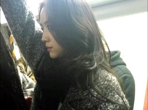 Kau adalah kemesraan yang tak pernah kumiliki dan tak bisa kugenggam.