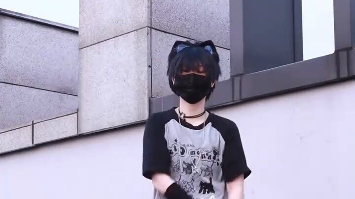 บทเรียนการเต้น "กลายเป็นนักเล่นแร่แปรธาตุ ฉันคิดว่าเป็นแมว"