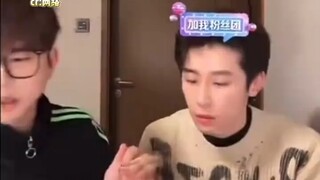 “Hóa ra lời hẹn 10 năm chính là vật đính ước của hai người” đóng kịch ngắn là công việc, còn Phong ổ
