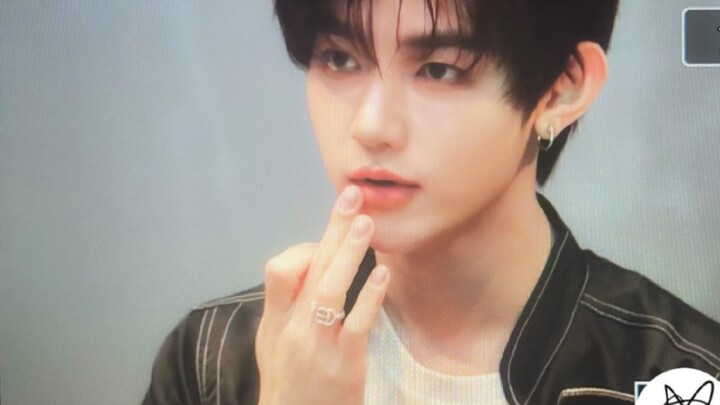 “คุณล้างมือหรือยัง แล้วมาทาได้ยังไง!” ถูกความผูกพันและการโต้ตอบระหว่างจางฮ่าวกับแฟนคลับทำให้ซึ้งใจจร