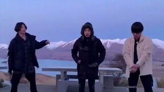 هؤلاء الأشخاص من BTS يصرخون لأن الجو بارد جدًا، لكنهم لطيفون جدًا 💜