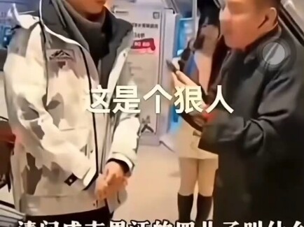 Nhìn anh ấy cầm tiền mà thật sự chẳng thấy ghen tị.