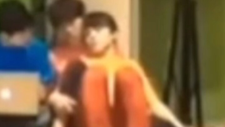 【ลั่วข่วน】ฉันเดาว่าคุณกำลังตามหาวิดีโอที่หัวหน้าทีมสงสัยว่าลั่วข่วนแอบมีความรักตั้งแต่ยังเด็ก