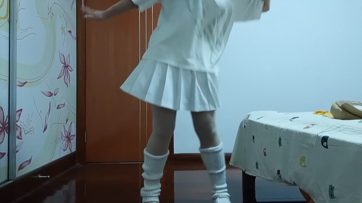 Vậy thì cứ phát video cũ thôi vì đang bị ốm mà! Là đội điều tra nụ cười www