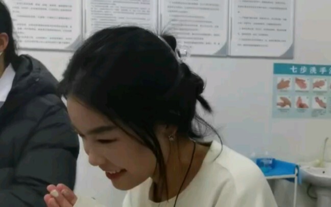 Tanggung jawab ketua kelas meliputi, namun tidak terbatas pada: jadi model, sering diremehkan, bantu