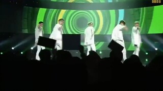 Một trong hai buổi biểu diễn duy nhất của UNIQ-Listen to me tại Hàn Quốc
