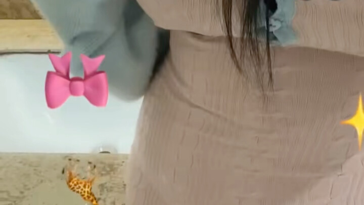 Ignore Xiao Yuan’s little tummy.
