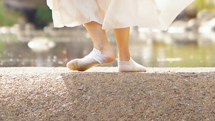 Some people look very beautiful, but in fact their socks have fallen off halfway.