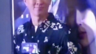 Anak-anak juga memanggil Nick Cheung "Zha Zha Hui Hui Ge" dengan ekspresi penuh kasih sayang di waja
