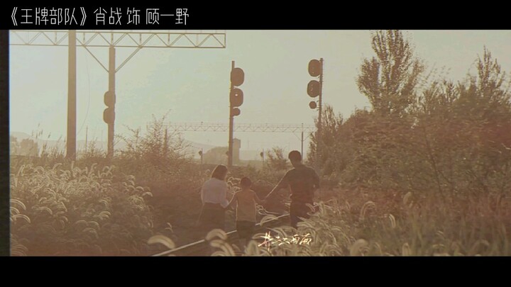 夕阳铁轨、站台花束、盘山公路、林间巴士……路上的一切都是那么动人‖肖战