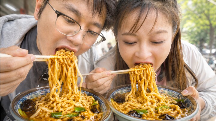 Trước khi đến Sơn Tây, bạn sẽ không thể ngờ rằng một bát mì giá 10 tệ lại “hot” đến thế...