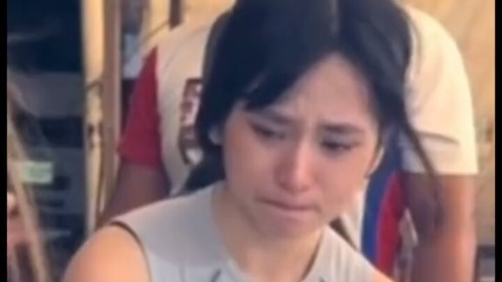 Nỗi tủi thân của cô gái làm thuê