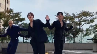 赞多 米卡 周柯宇 天台跳舞 赞多这个衣服我…..嘶哈嘶哈