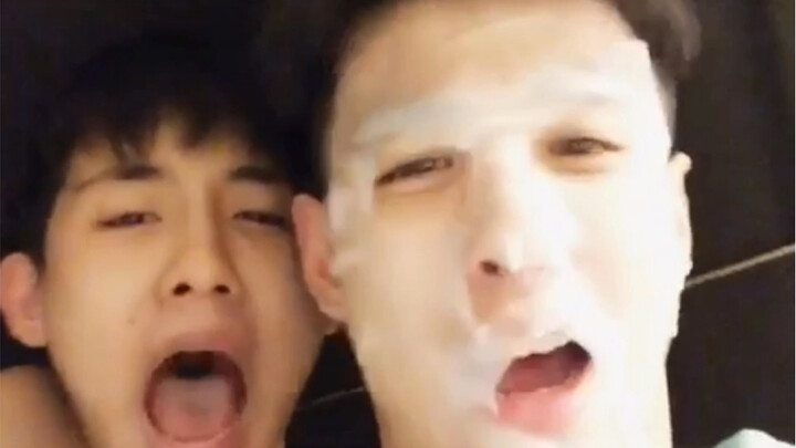 Dong Sicheng sings "Half-Moon Serenade" live