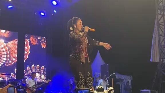 @Niken Salindry Reall Konser rohul