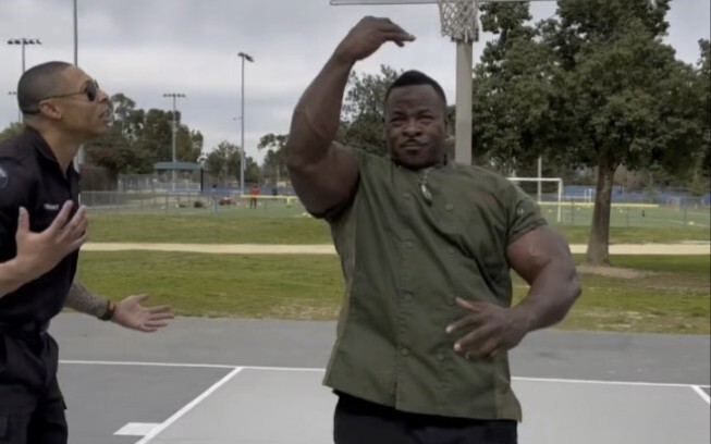 Oliba Takes His Buddies to Play Basketball