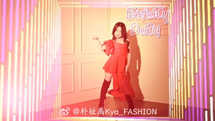 When kya from kiiikiii was 8, she did a cover dance to Jennie’s solo!