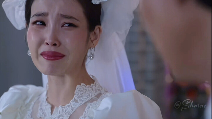 “Làm sao cô ấy lại tìm được một người đàn ông giống hệt bố mình vậy?”