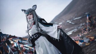 cos正片|明日方舟— 初雪cos  喀兰圣女，向你献上圣洁的祝福。