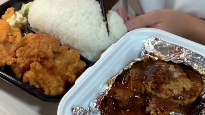 Japanese University Students' Bento Boxes