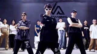 Tôi không có K! Khủng long mang theo sói, sói mang chúng! J-SAN biên đạo điệu nhảy "Easy Dance" kinh