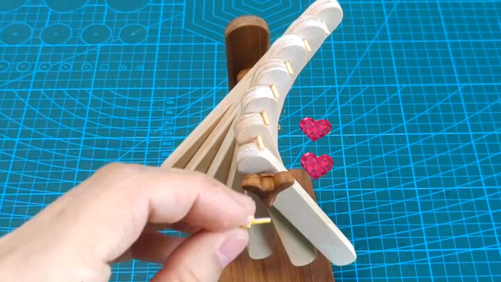 Using popsicle sticks to make a handmade new year gift!