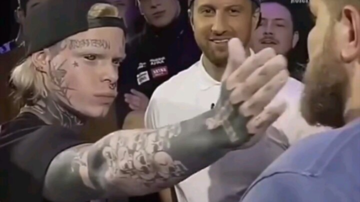 Just one palm—dinner’s served!