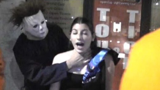 [Prank] Hóa thân bác Mai và ma mảnh Đi dạo quanh gai