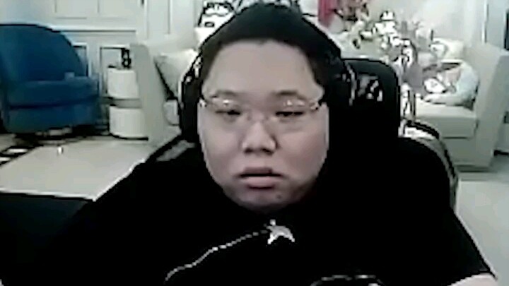 PDD shows off his incredible network on stream: with a single call, game accounts worth tens of thou