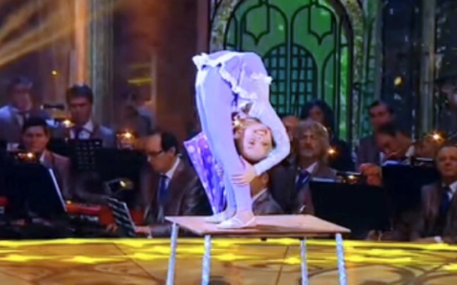 วิสทีเรีย แฟรี่ อเล็กซานดรา มิลเลอร์วา แสดงเพลง "Croatian Rhapsody" ในการแข่งขัน Bluebird All-Russia