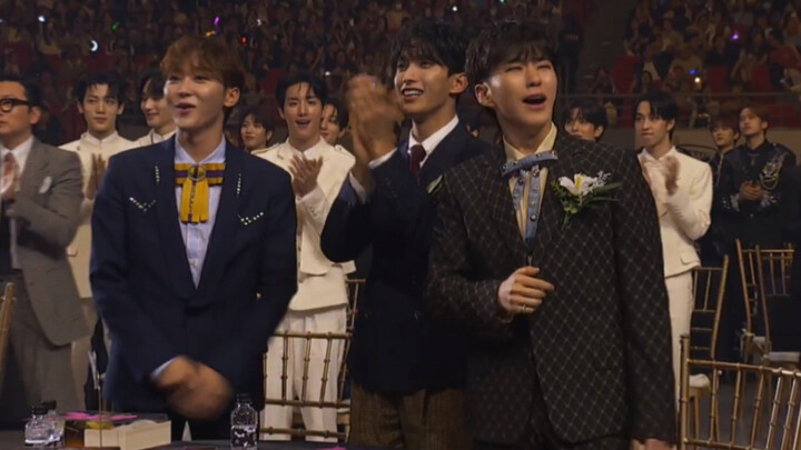 I’m like, Foushuoshun, don’t make the juniors go crazy! The TB1 table’s already flipped over. TBZ an