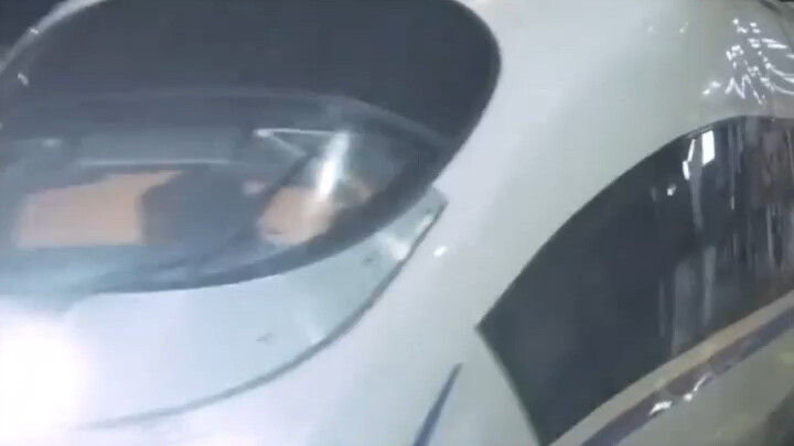 Kalau keluar main, jangan lupa pakai tabir surya ya!