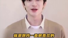 Good boy, this time Lin Yi succeeded in chasing his idol! He was so happy to be incoherent in front